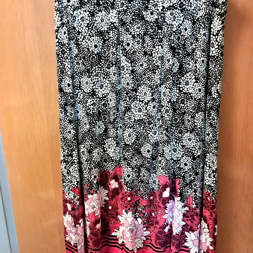 Dana Buchman Black and Red Floral A-Line Skirt Size ×l